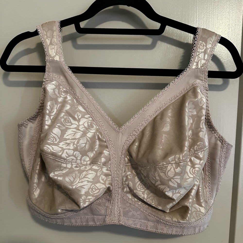 Elegant Floral Lace Bra in Cream
